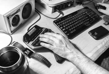 开云网址-被隔离挪威国脚走上阳台 和楼下队友共同庆祝冠军